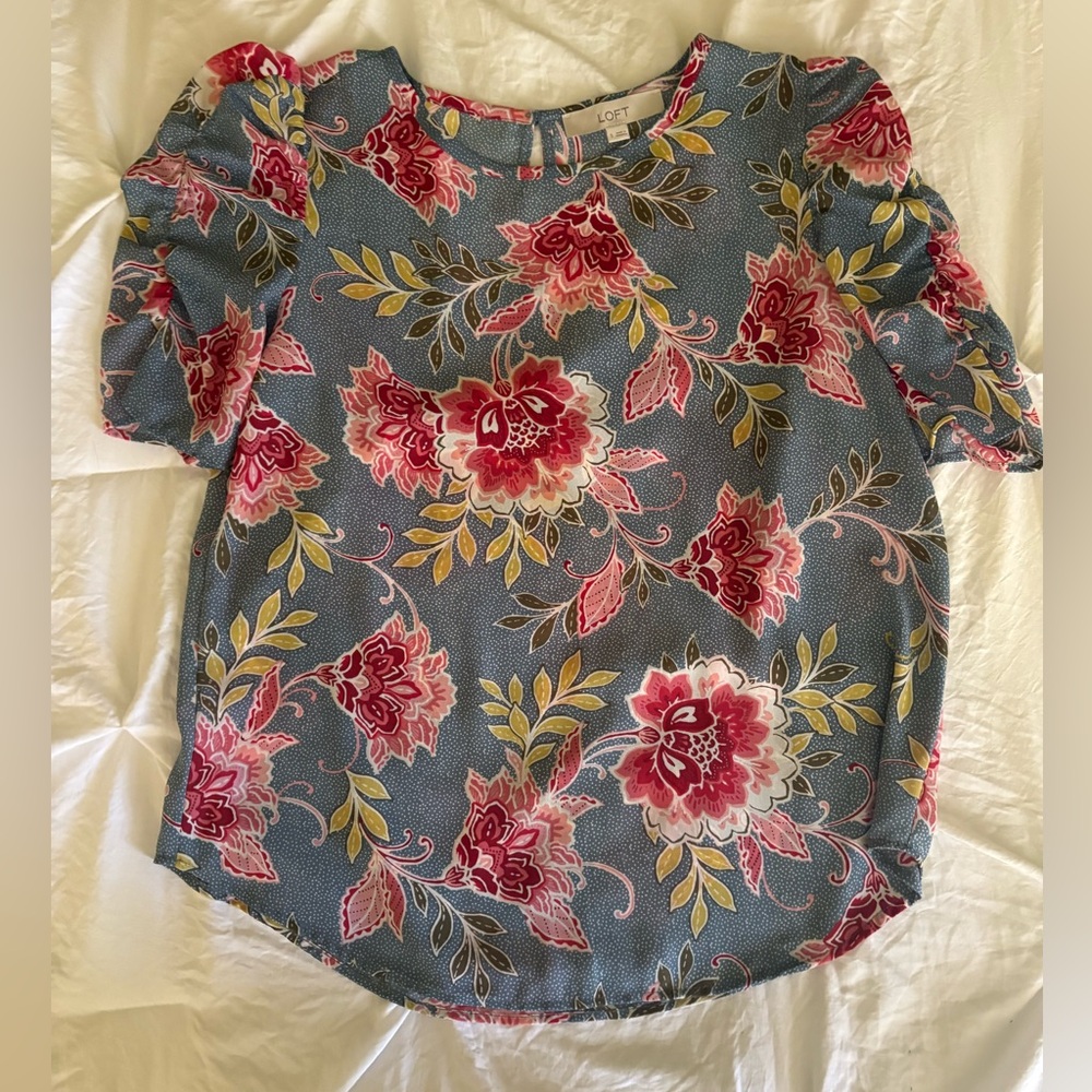 LOFT (S) Floral Print Short Sleeve Blouse - Blues, Greens and Pinks